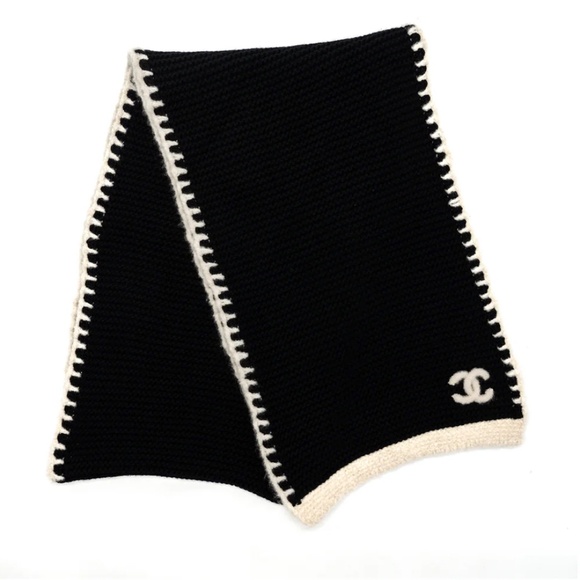 🔥 CHANEL 23A CASHMERE SCARF BLACK / WHITE🔥 - Picture 1 of 6